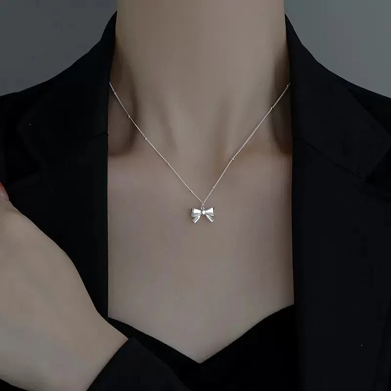 Bow Necklace